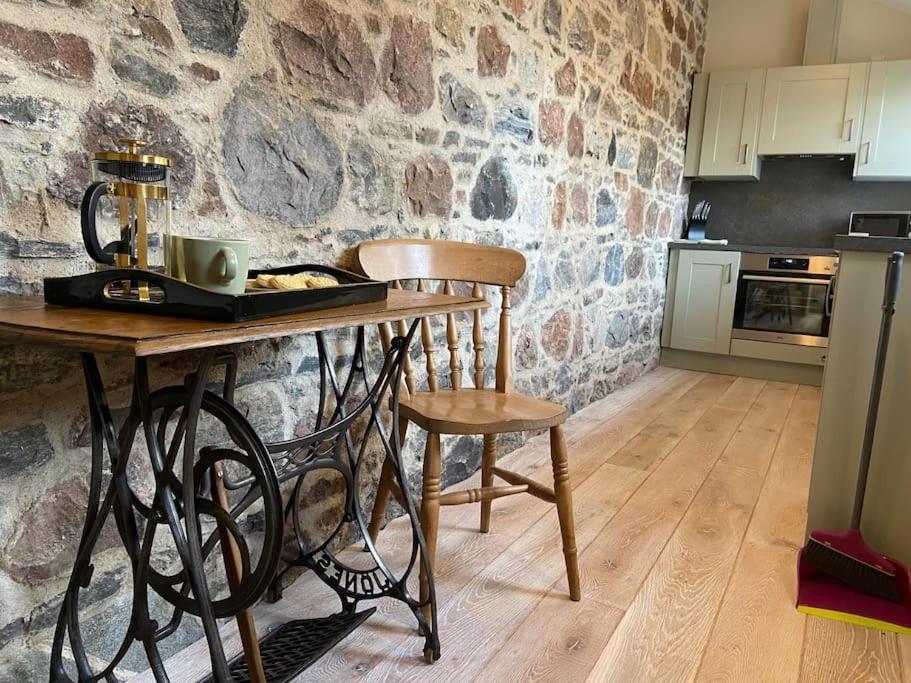 Signalman'S Cottage In Clachnaharry South Kessock Exterior photo